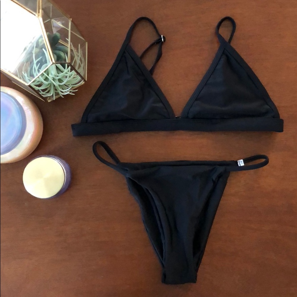 Black bikini